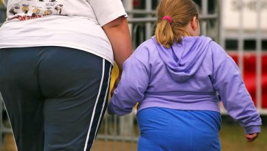 دراسة صادمة.. الأطفال يرثون السمنة من والديهم